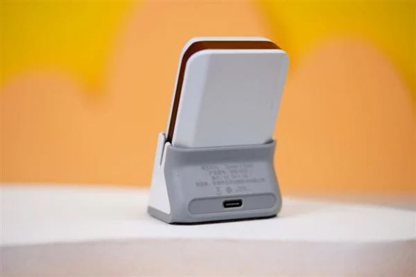 Meizu анонсировала полностью беспроводные наушники с уникальным дизайном 