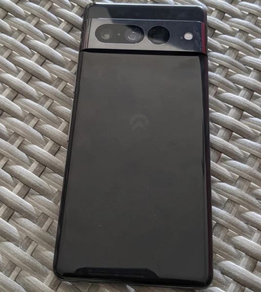 Некто приобрёл на Facebook* Marketplace прототип смартфона Pixel 7 Pro