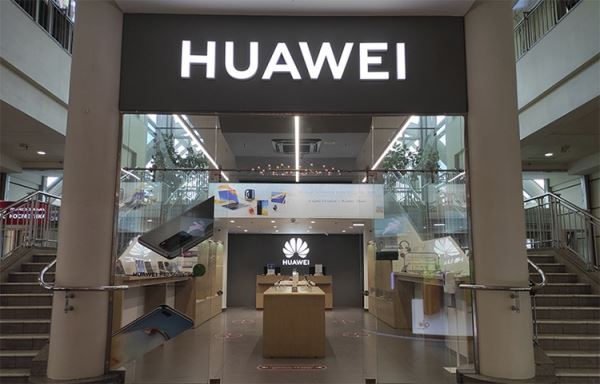В России начали закрываться официальные магазины Huawei